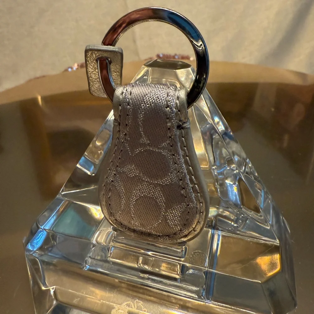 Gray Patterned Keychain - Picture 2 of 3